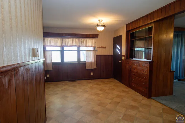 $325,000 | 2209 Highway 54, Piqua, KS 66761