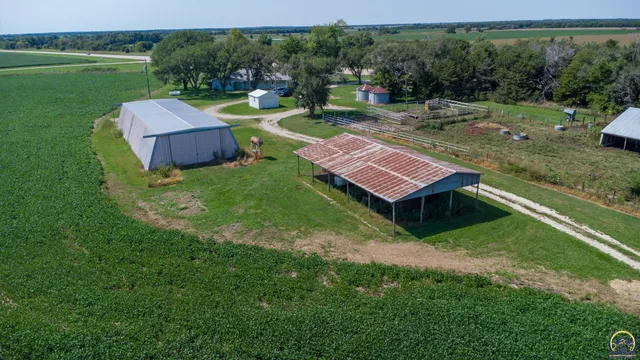 $325,000 | 2209 Highway 54, Piqua, KS 66761