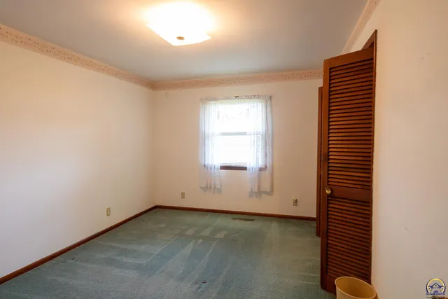 $325,000 | 2209 Highway 54, Piqua, KS 66761