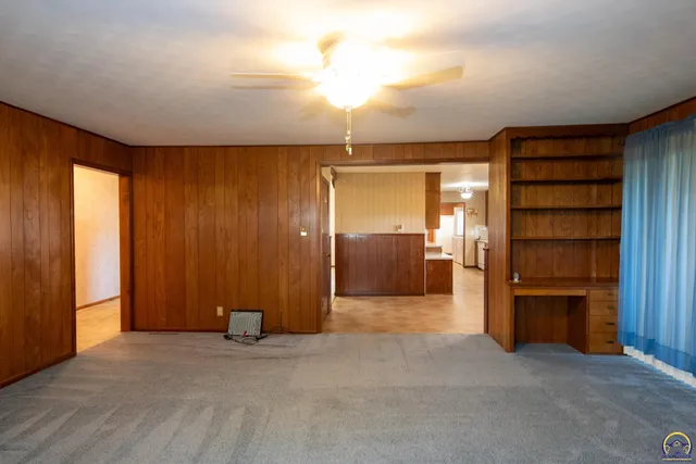 $325,000 | 2209 Highway 54, Piqua, KS 66761