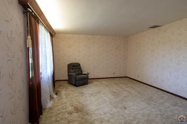 $325,000 | 2209 Highway 54, Piqua, KS 66761