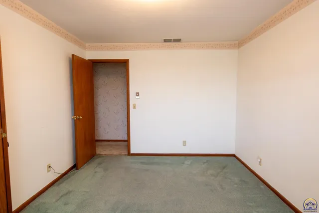 $325,000 | 2209 Highway 54, Piqua, KS 66761