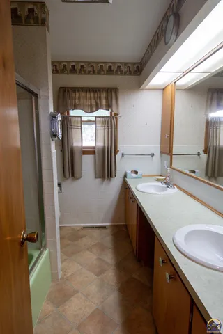 $325,000 | 2209 Highway 54, Piqua, KS 66761