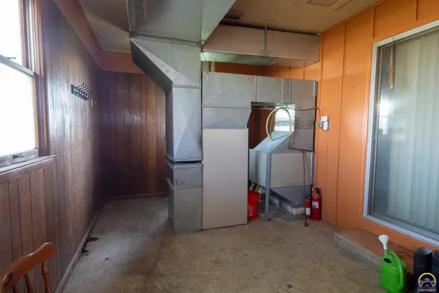 $325,000 | 2209 Highway 54, Piqua, KS 66761