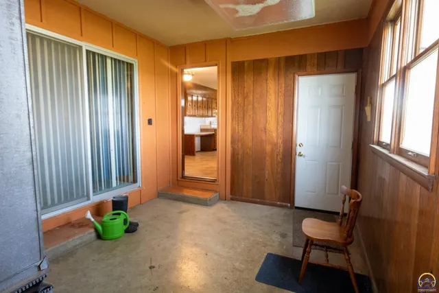 $325,000 | 2209 Highway 54, Piqua, KS 66761