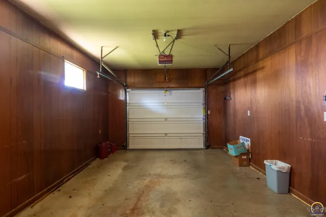 $325,000 | 2209 Highway 54, Piqua, KS 66761