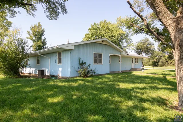 $325,000 | 2209 Highway 54, Piqua, KS 66761