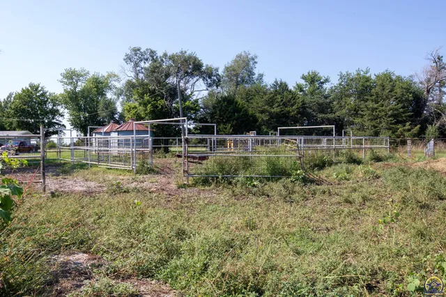 $325,000 | 2209 Highway 54, Piqua, KS 66761