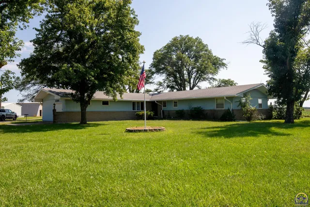 $325,000 | 2209 Highway 54, Piqua, KS 66761