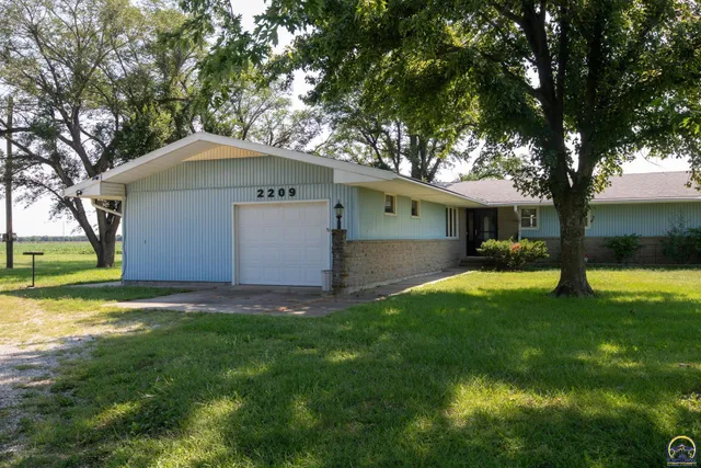 $325,000 | 2209 Highway 54, Piqua, KS 66761