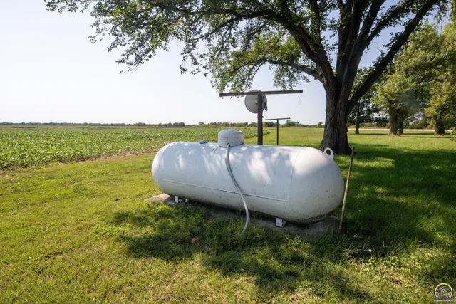 $325,000 | 2209 Highway 54, Piqua, KS 66761