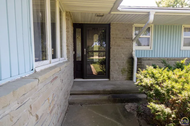 $325,000 | 2209 Highway 54, Piqua, KS 66761