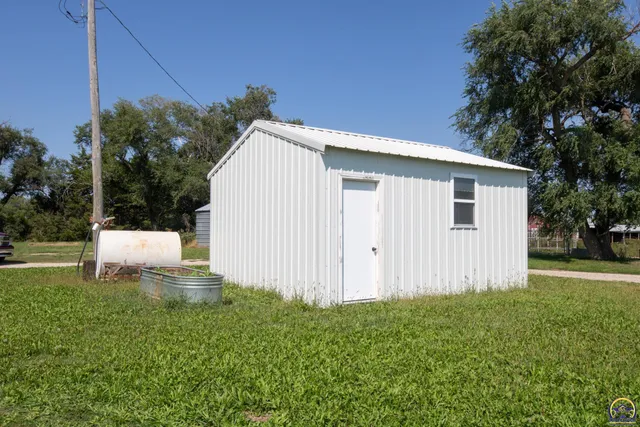 $325,000 | 2209 Highway 54, Piqua, KS 66761