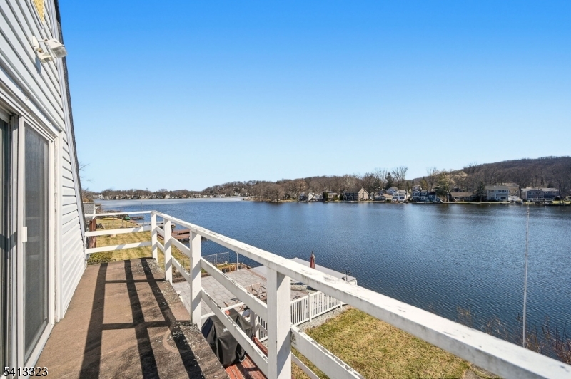 104 West Shore Road Denville, NJ 07834 - Photo 4 of 32