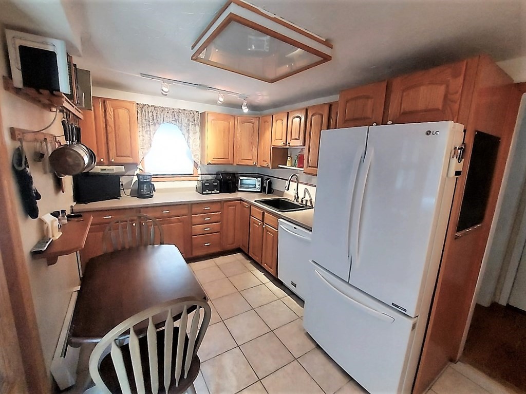 25 Heroult Road Worcester, MA 01606 - Photo 7 of 20