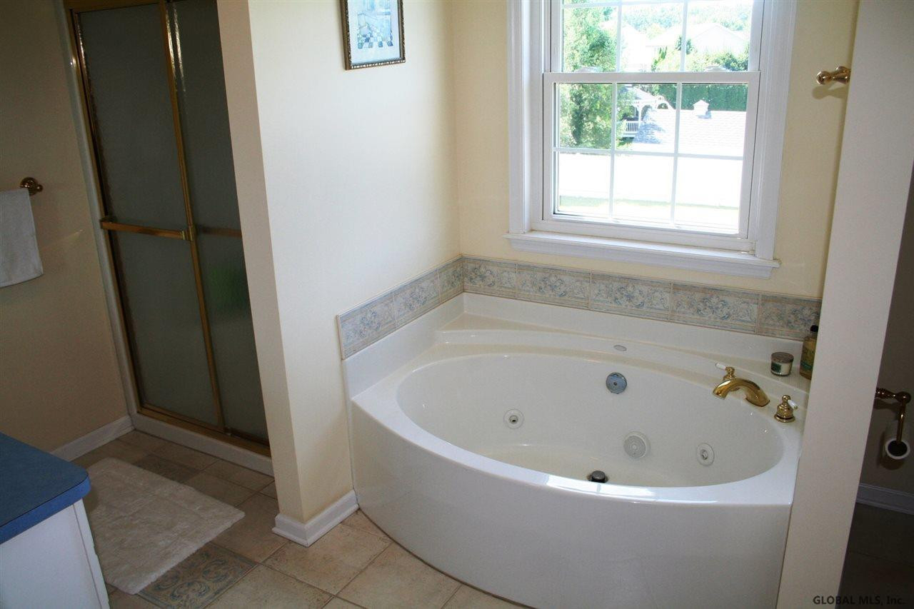 7 Montery Road Schenectady, NY 12303 - Photo 15 of 22 Photo 16