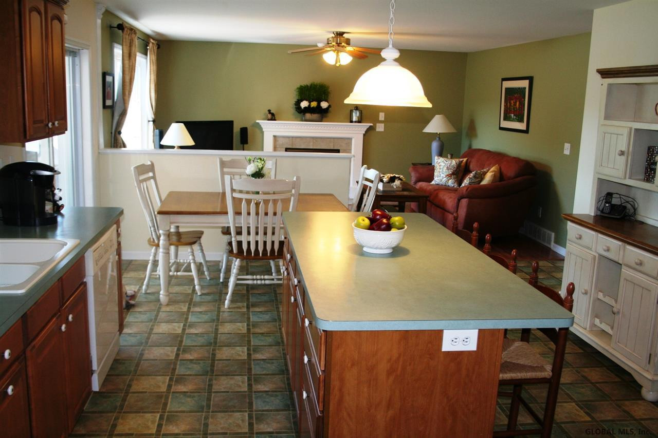 7 Montery Road Schenectady, NY 12303 - Photo 6 of 22 Photo 6