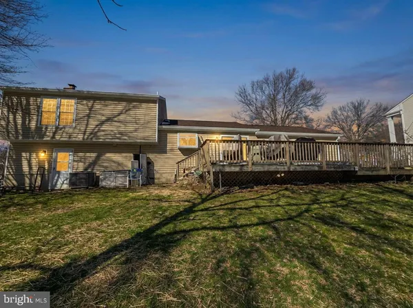 a view of a house with backyard
