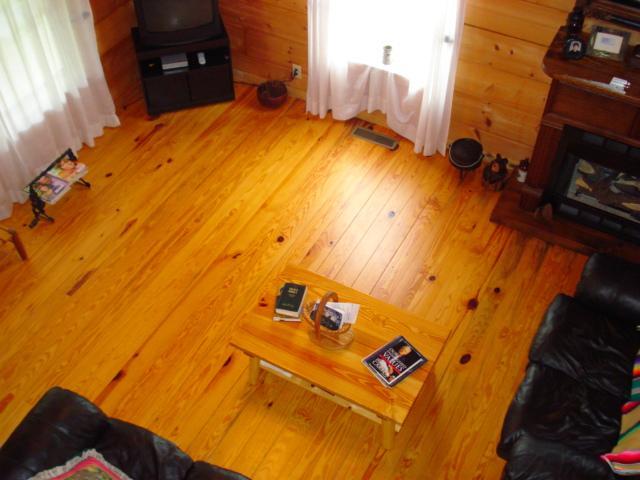 4646 Summitville Road Morrison, TN 37357 - Photo 3 of 11 a bed room with a bed and a tv