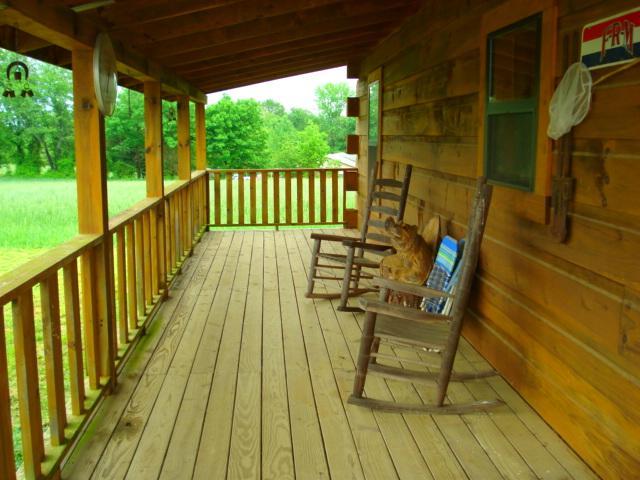 4646 Summitville Road Morrison, TN 37357 - Photo 9 of 11 a view of balcony with wooden floor and outdoor seating