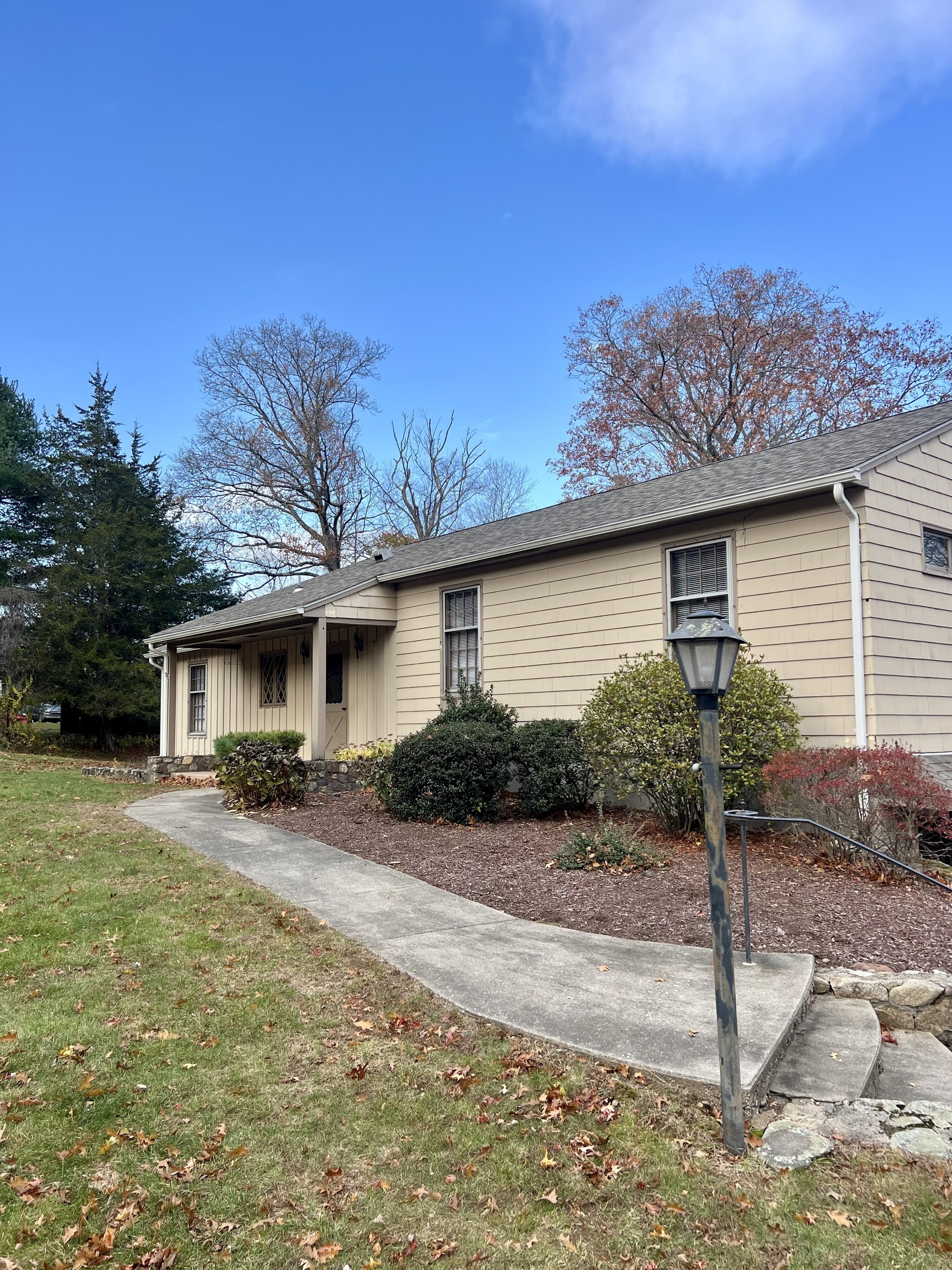 524 Saybrook Road Haddam, CT 06438 - Photo 28 of 38 a front view of a house with garden