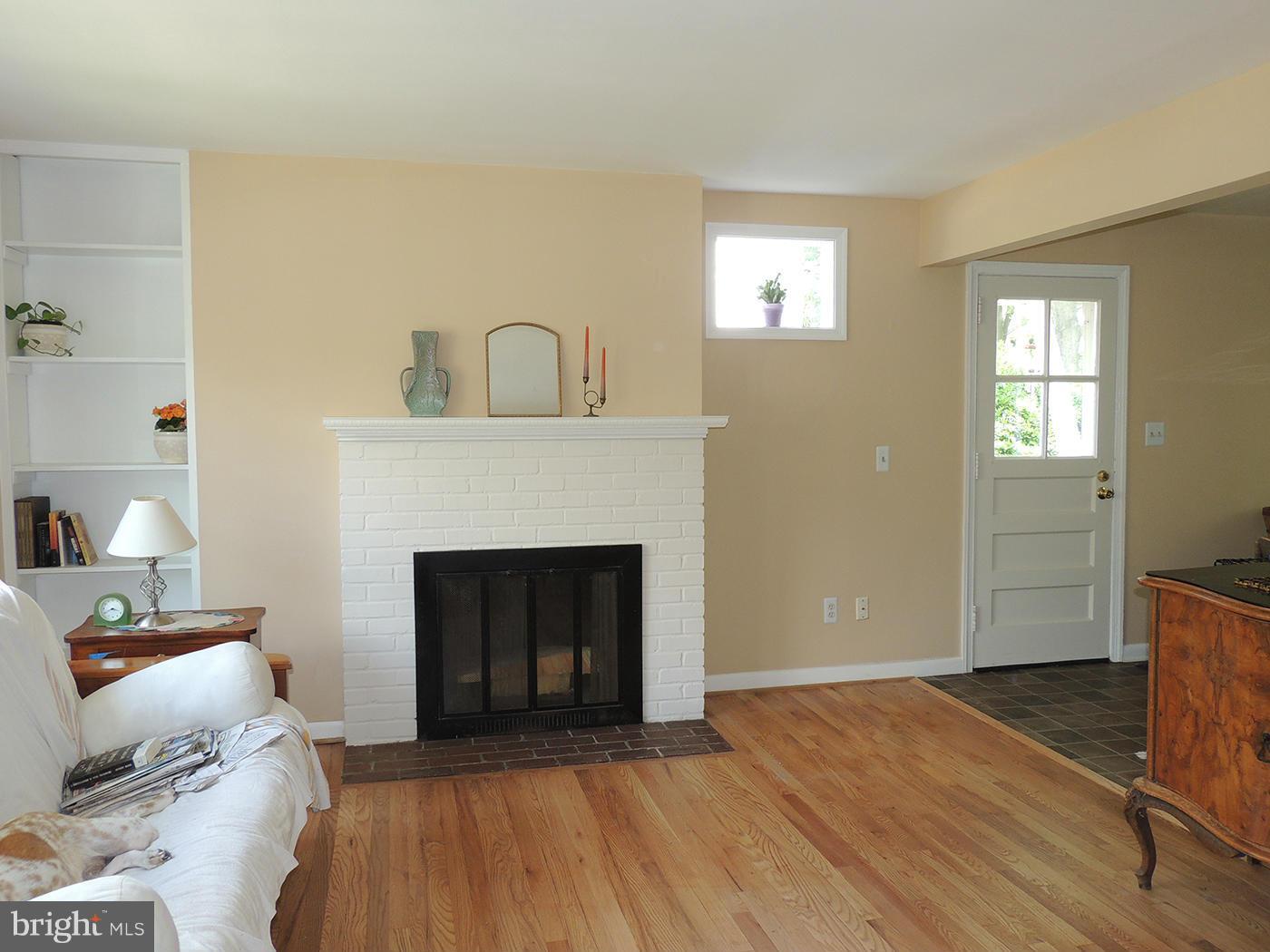 1008 Helena Drive Silver Spring, MD 20901 - Photo 3 of 20 Living Room