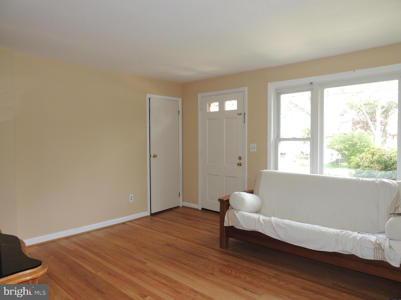 1008 Helena Drive Silver Spring, MD 20901 - Photo 6 of 20 Living Room
