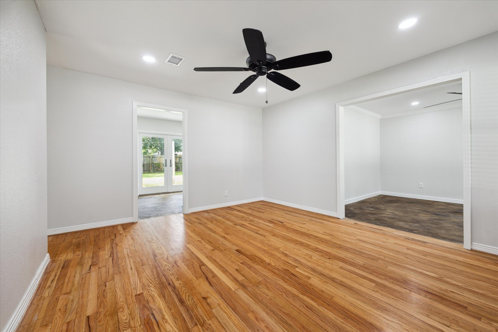 522 Barkley Street Houston, TX 77022 - Photo 3 of 18 Living room looking towards the breakfast room and kitchen.