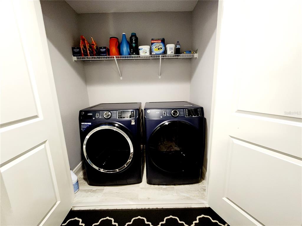 5508 Viola Lee Way Lutz, FL 33558 - Photo 18 of 60 a utility room with dryer and washer