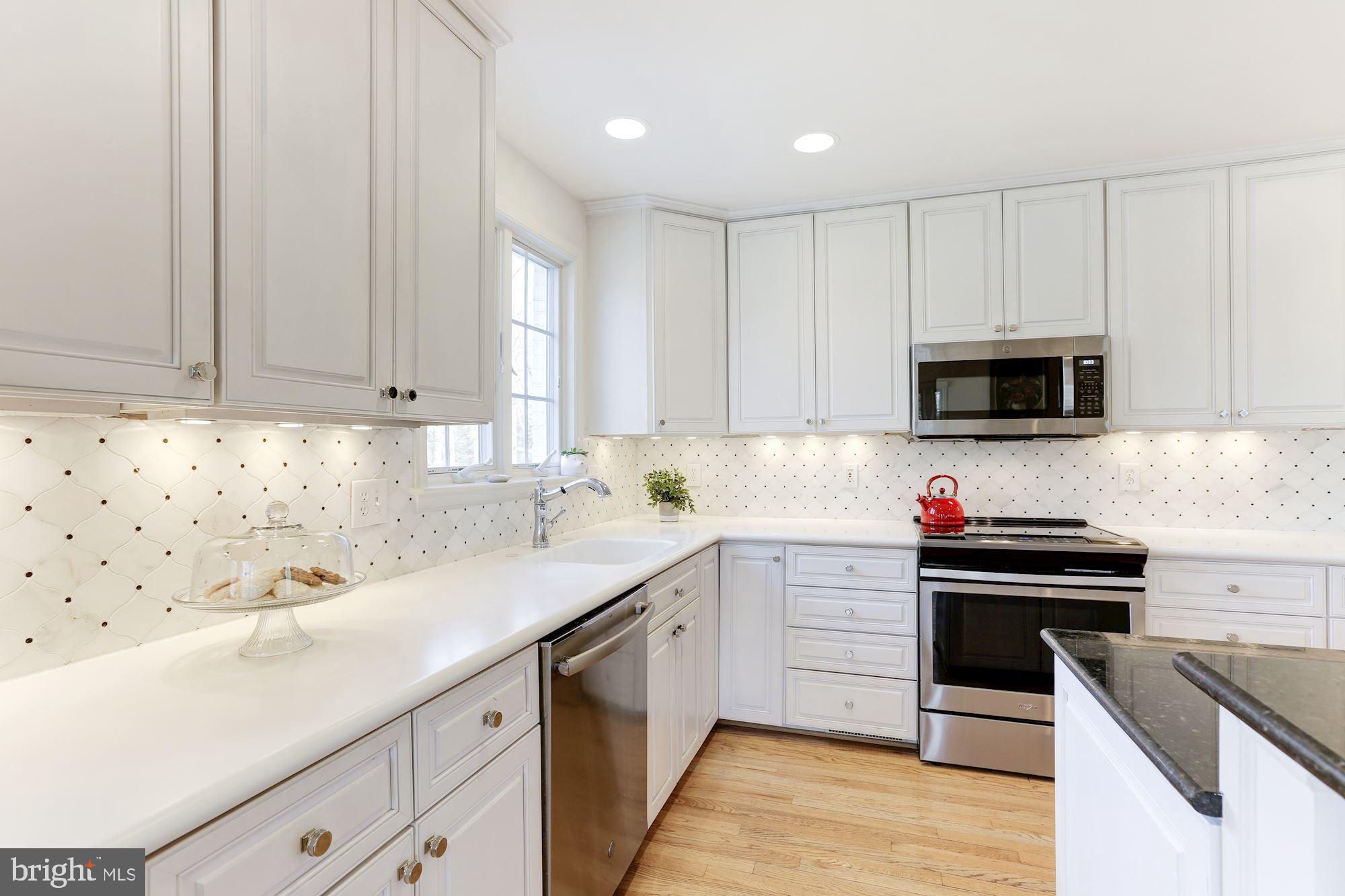 8821 Belmart Road Potomac, MD 20854 - Photo 13 of 52 Marble backsplash