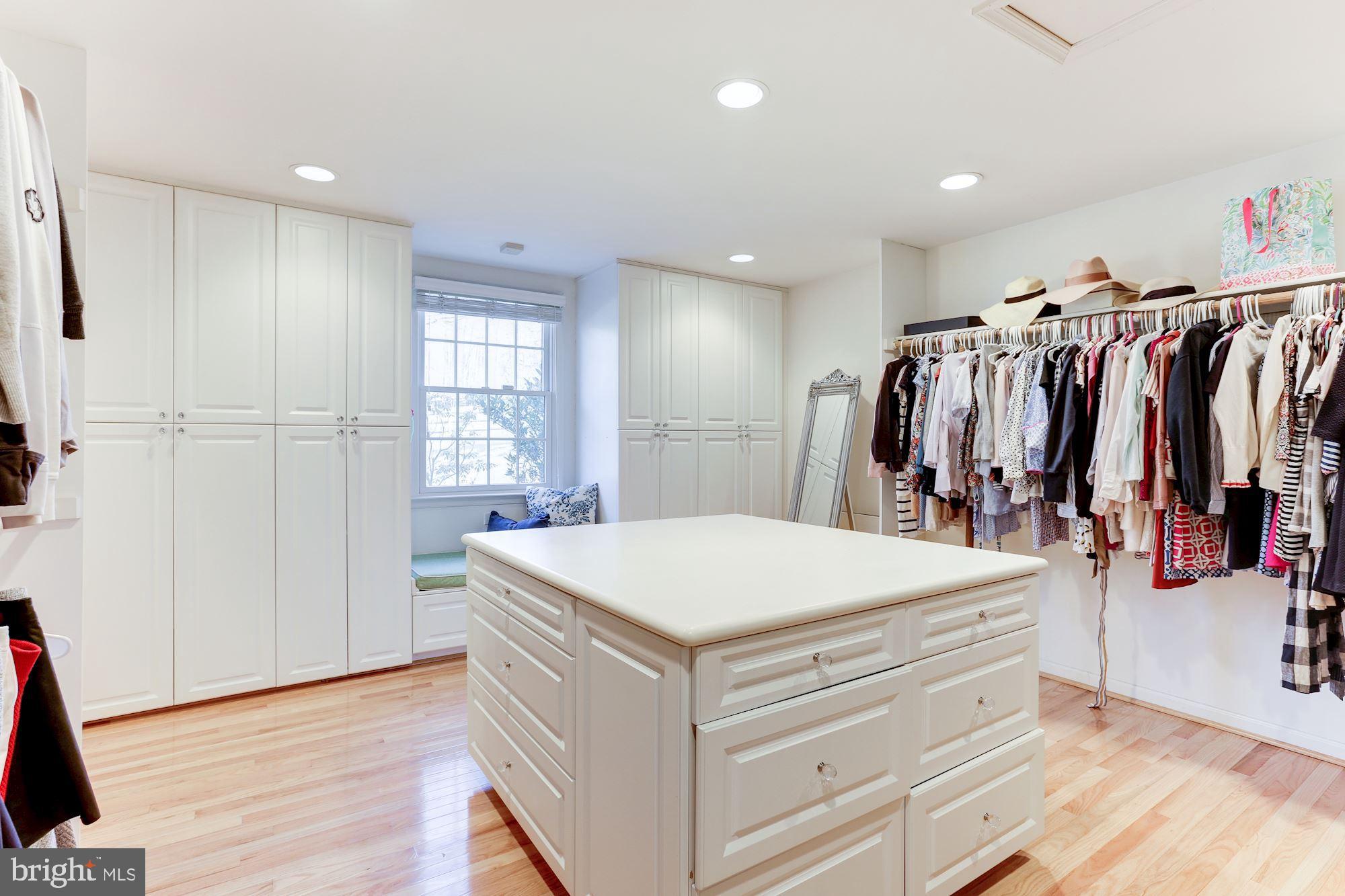 8821 Belmart Road Potomac, MD 20854 - Photo 25 of 52 MBR closet