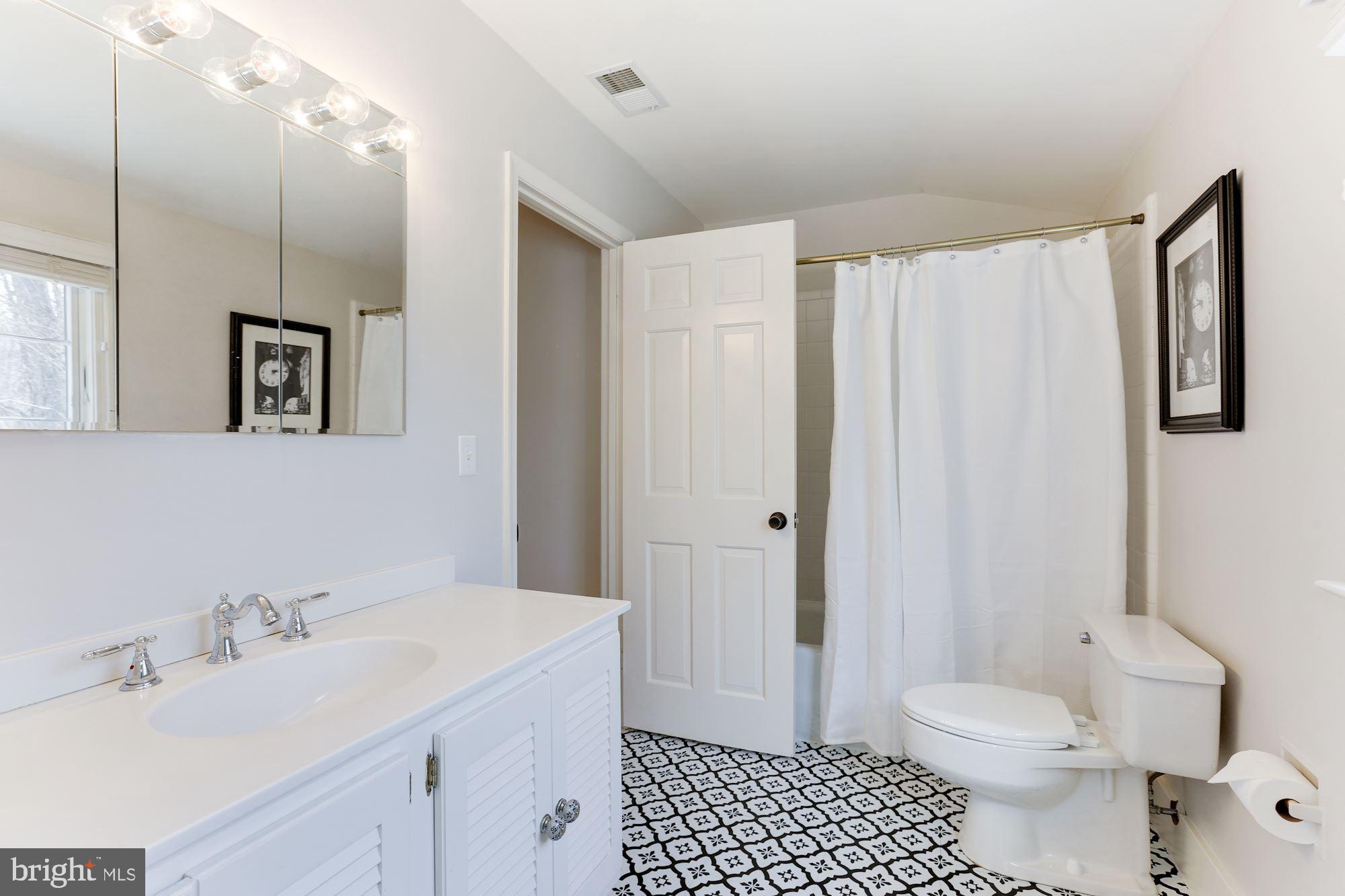 8821 Belmart Road Potomac, MD 20854 - Photo 34 of 52 Upper Full Bath