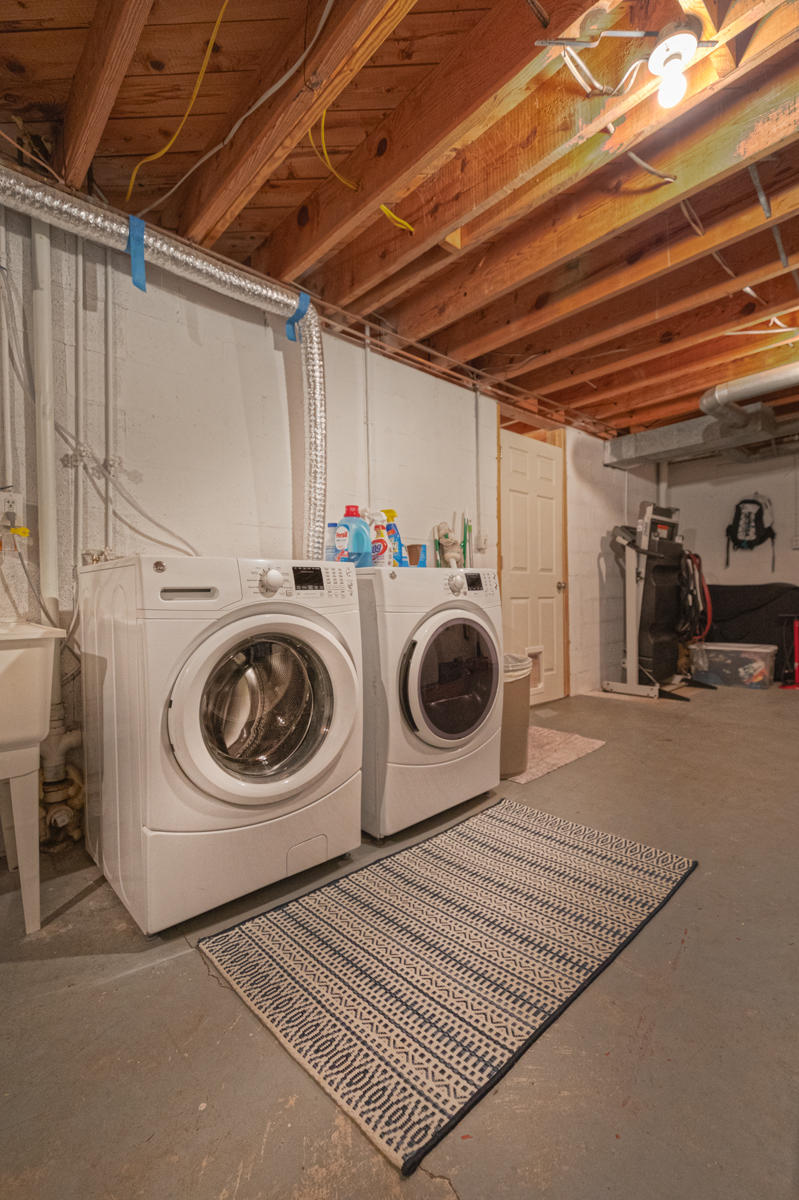 201 Parkcrest Road Southwest Roanoke, VA 24014 - Photo 29 of 39 a utility room with dryer and washer