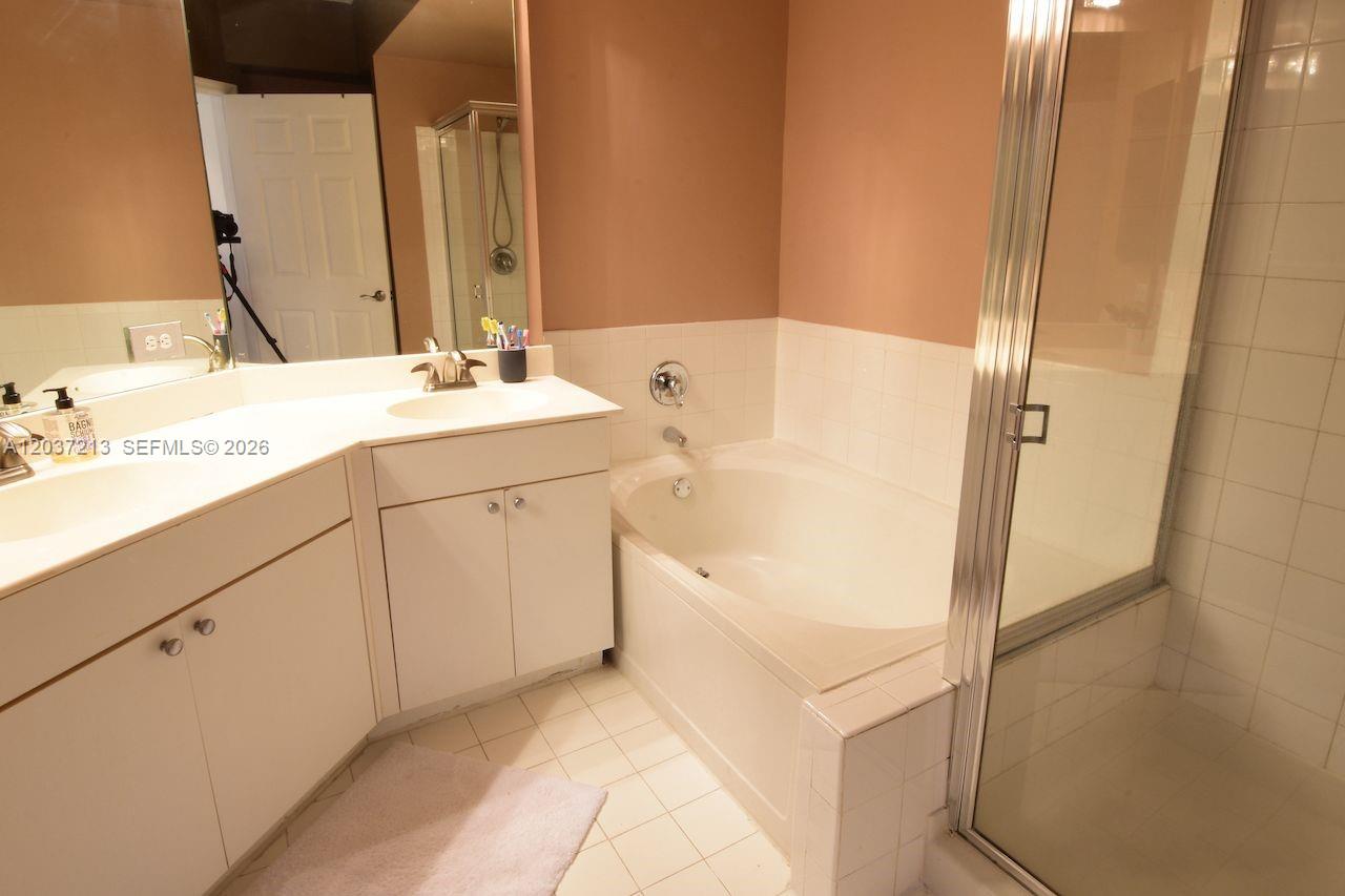 17150 North Bay Road, Unit 2314 Sunny Isles Beach, FL 33160 - Photo 8 of 15