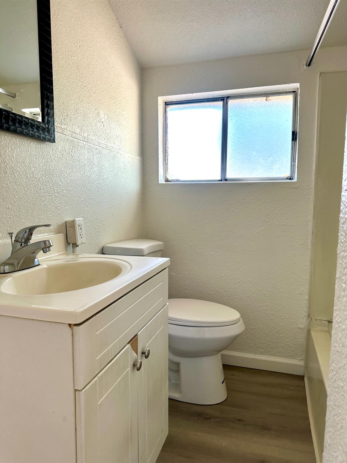 809 Washington Avenue Madera, CA 93638 - Photo 10 of 20 a bathroom with a sink toilet and a mirror