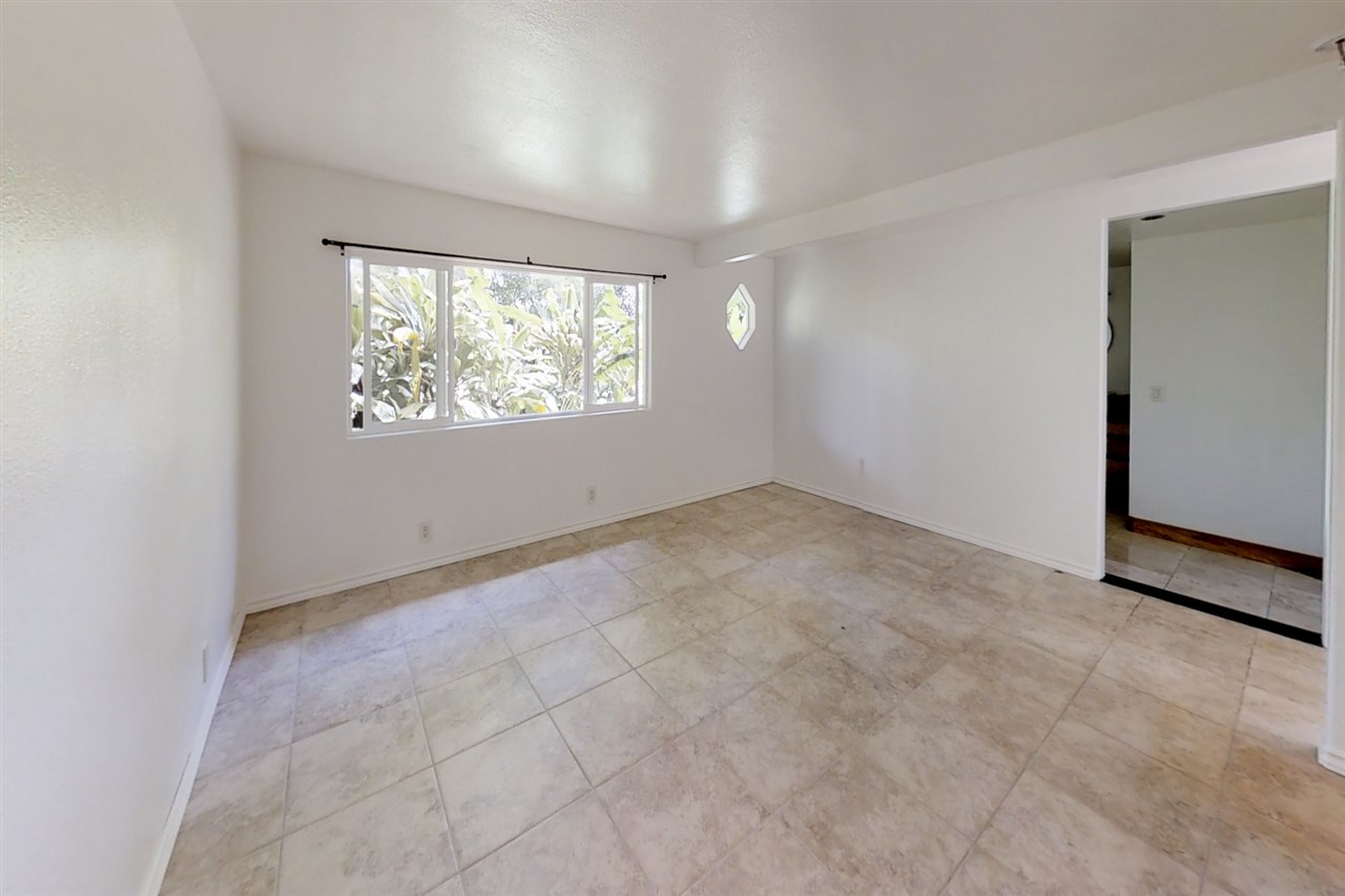 911 Kauhikoa Road Haiku, HI 96708 - Photo 14 of 30 an empty room with windows