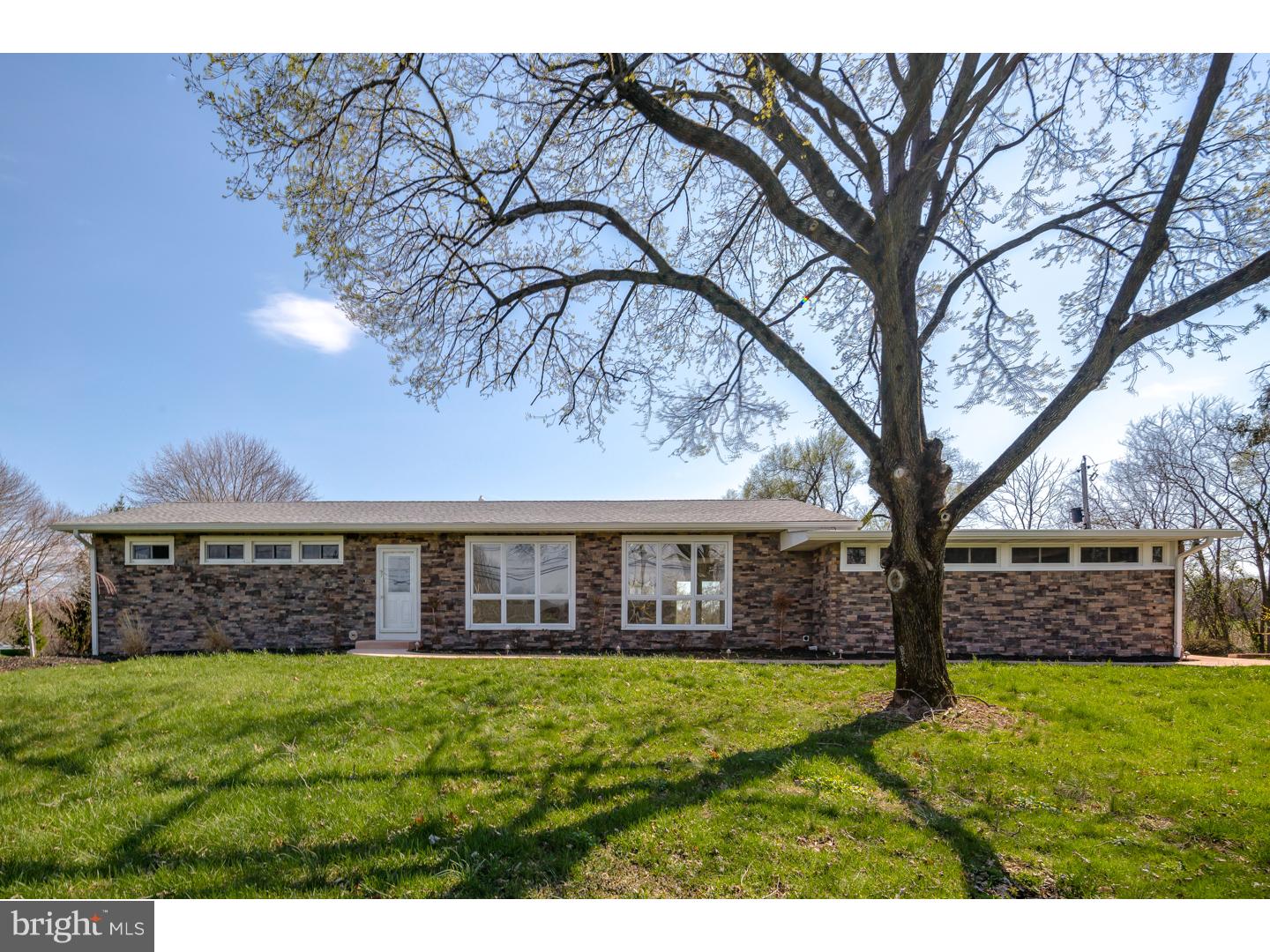 97 Pine Lane Newtown, PA 18940 - Photo 2 of 35