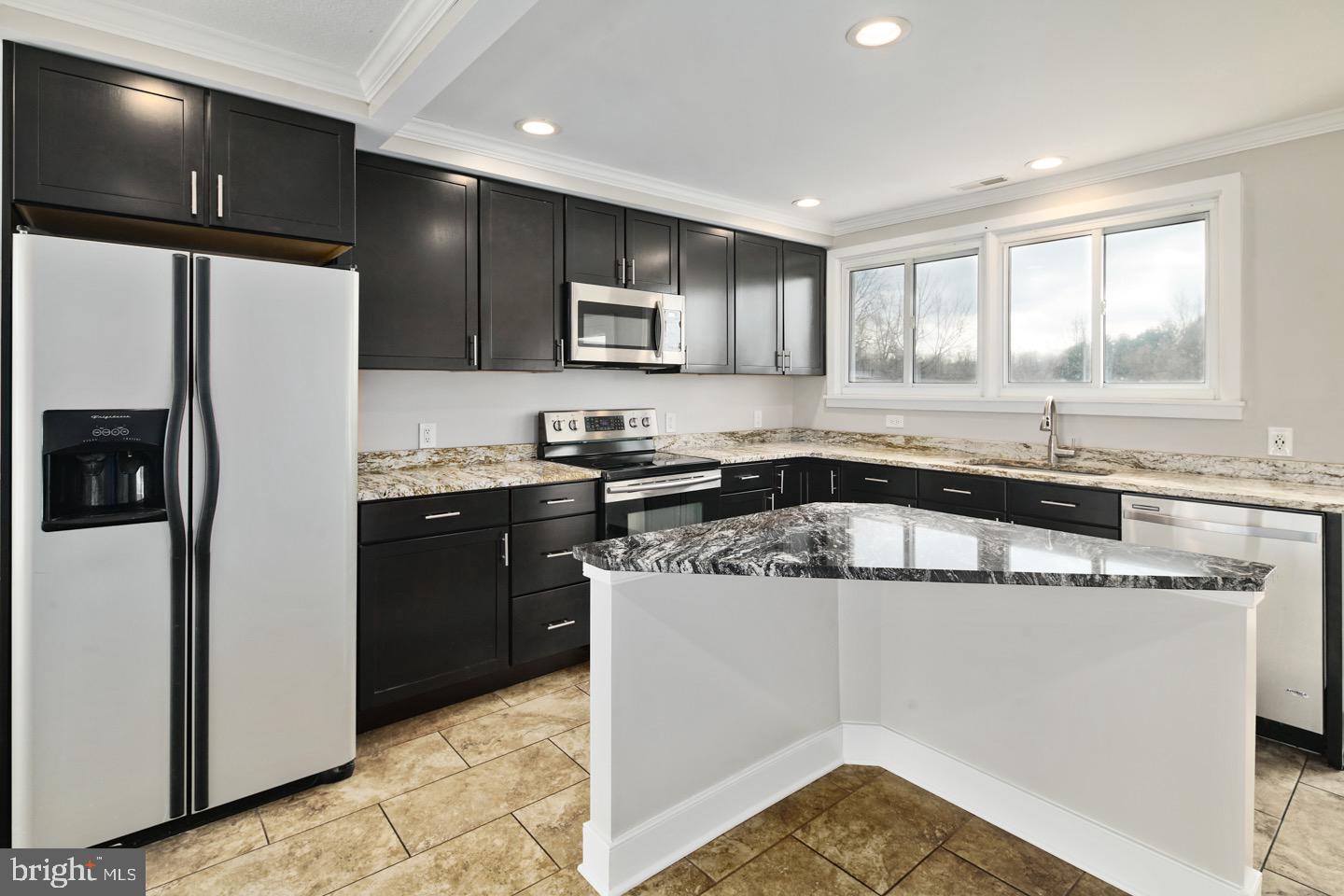 97 Pine Lane Newtown, PA 18940 - Photo 6 of 35