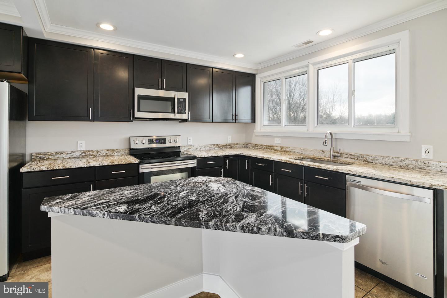 97 Pine Lane Newtown, PA 18940 - Photo 7 of 35