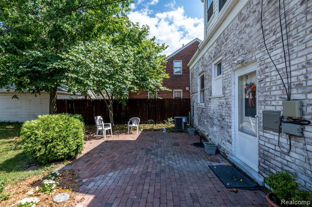 1776 Hampton Road Grosse Pointe Woods, MI 48236 - Photo 41 of 45