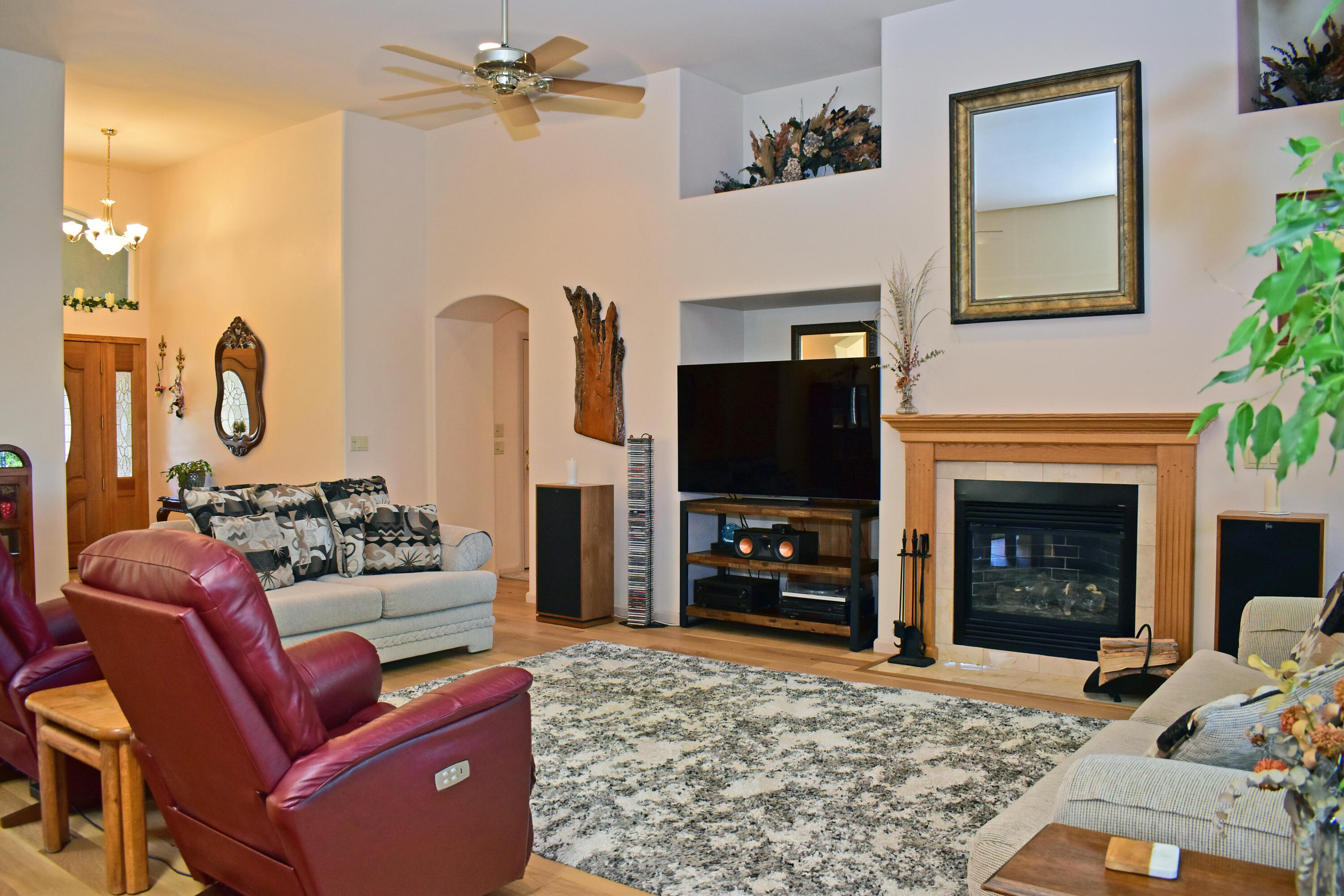 479 Quail Run Eagle Point, OR 97524 - Photo 2 of 51 Vaulted Ceilings + Gas Fireplace