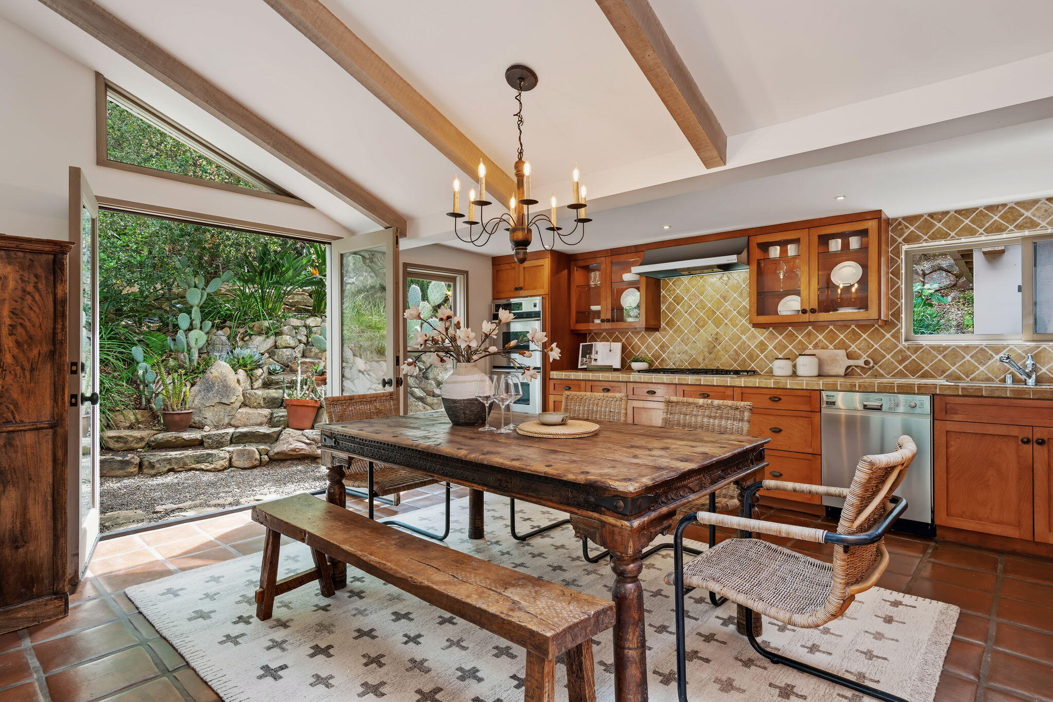 2079 Las Canoas Road Santa Barbara, CA 93105 - Photo 21 of 50 30-Dining - Kitchen