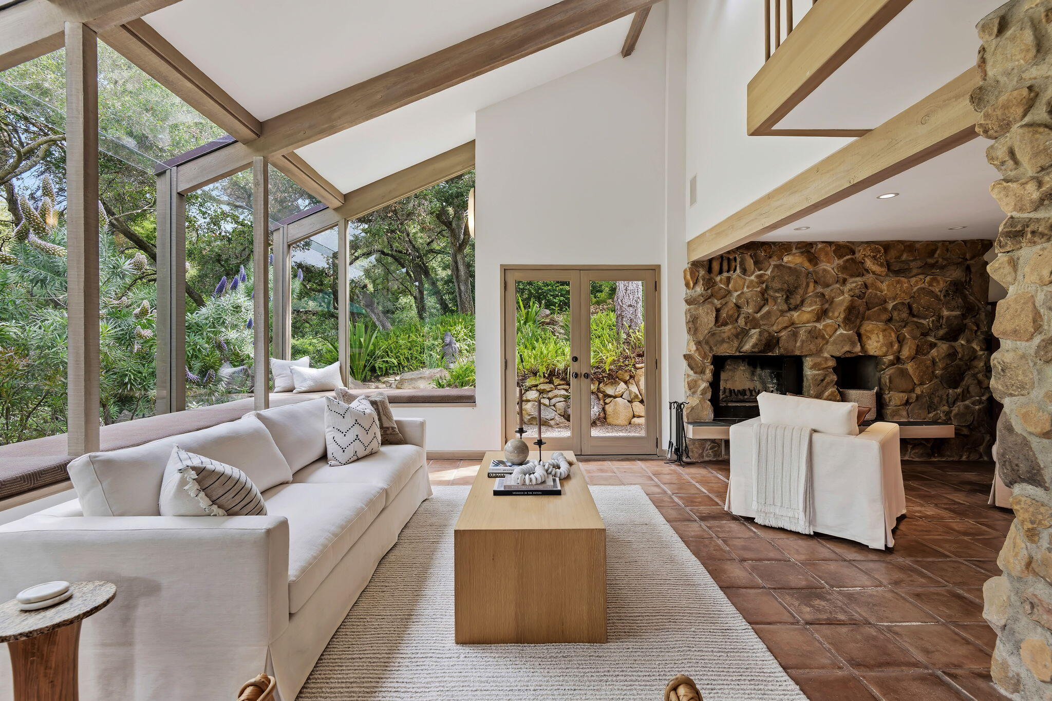 2079 Las Canoas Road Santa Barbara, CA 93105 - Photo 9 of 50 17-Living Room