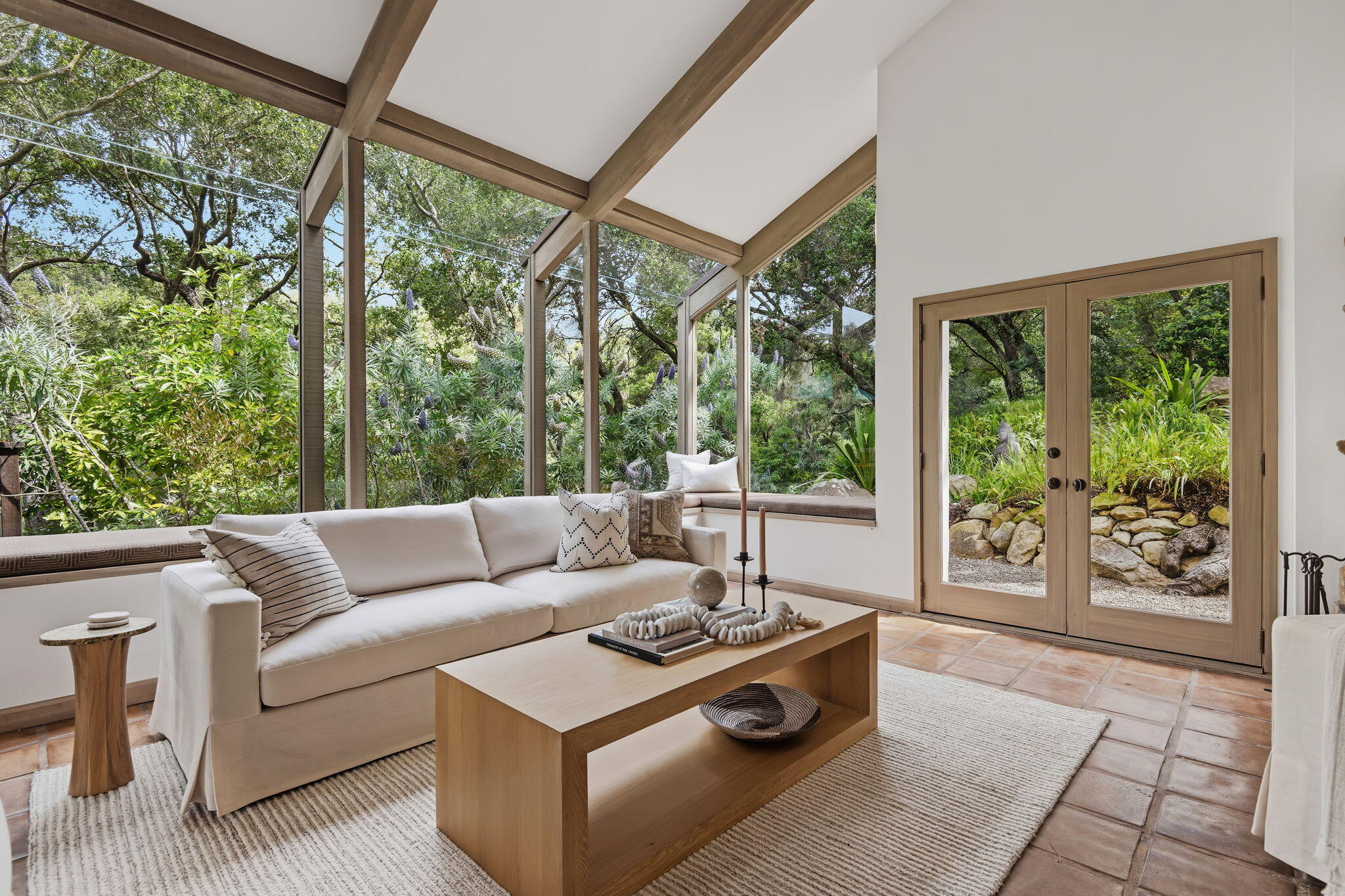 2079 Las Canoas Road Santa Barbara, CA 93105 - Photo 10 of 50 19-Living Room