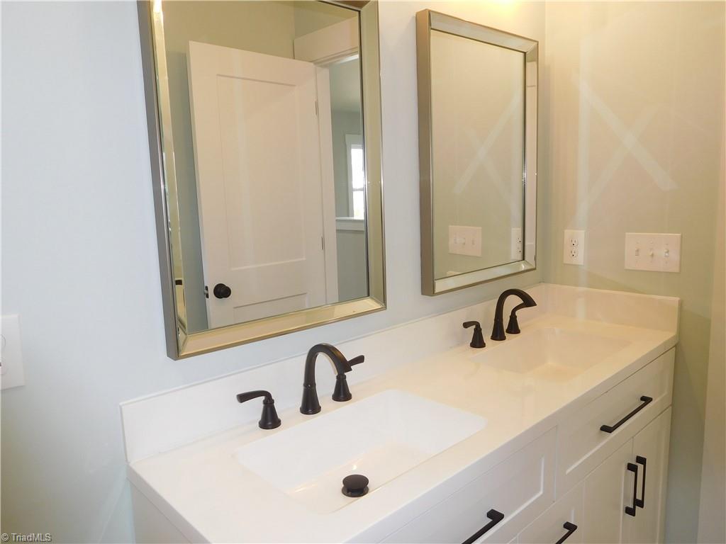 4210 Country Club Road Winston-Salem, NC 27104 - Photo 28 of 41 2ND FLOOR HALL BATHROOM.