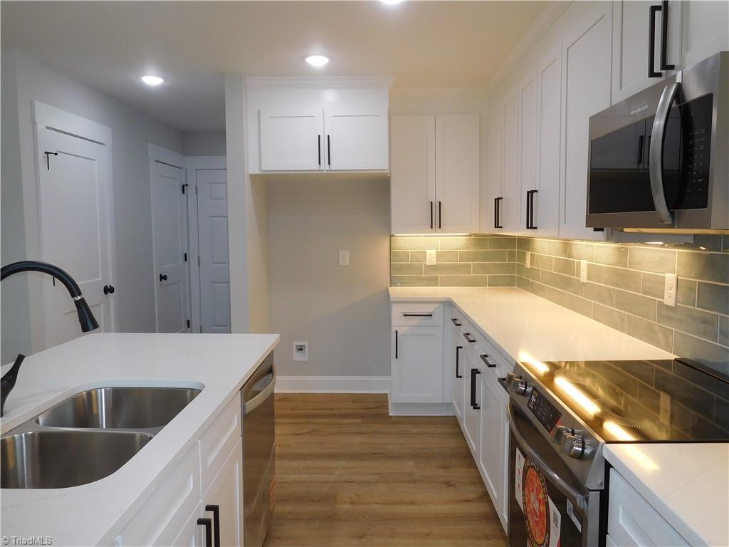 4210 Country Club Road Winston-Salem, NC 27104 - Photo 9 of 41 CHECK OUT THE OVEN- IT'S THE NEW PIZZA OVEN WITH ADVANCED FEATURES.