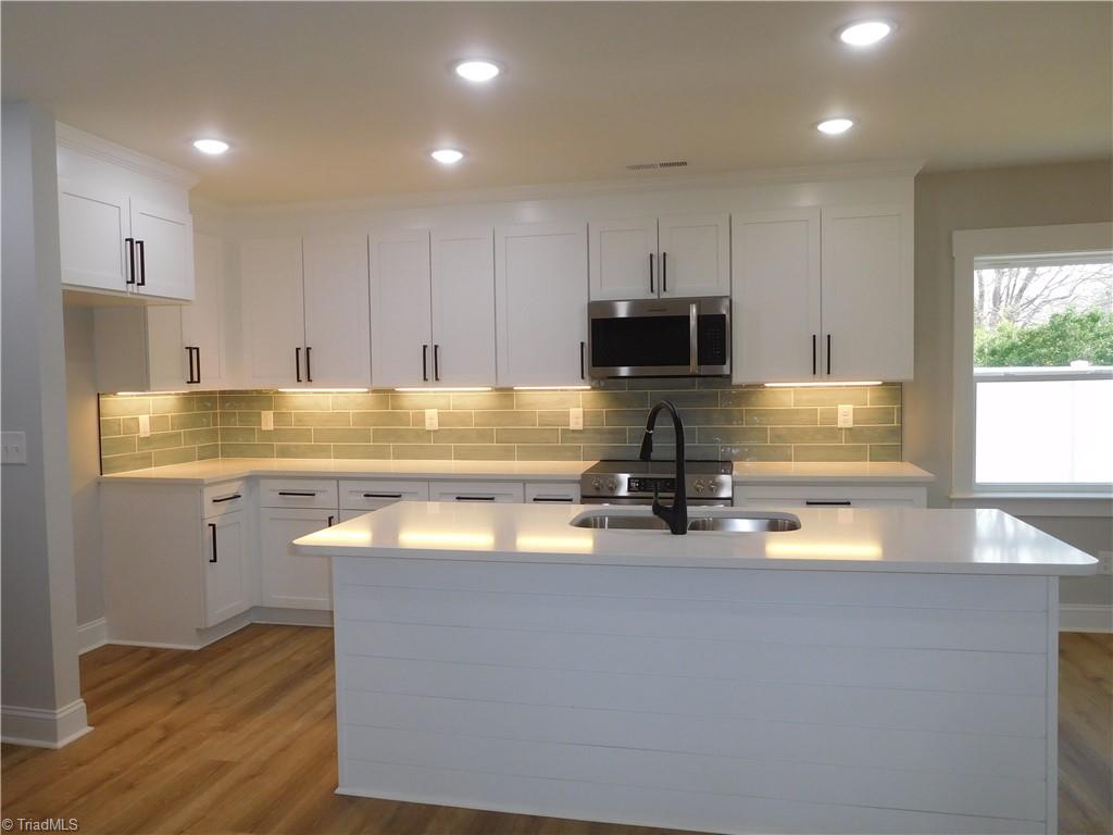 4210 Country Club Road Winston-Salem, NC 27104 - Photo 10 of 41 FABULOUS KITCHEN!