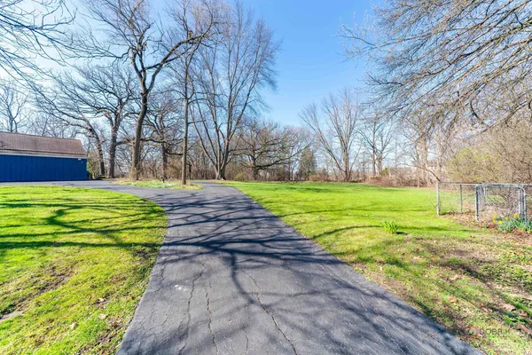 $560,000 | 21075 West Oak Knoll Court, Kildeer, IL 60047