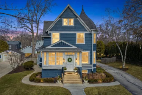 $1,395,000 | 806 East Beaumont Avenue, Whitefish Bay, WI 53217