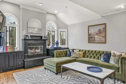 $1,395,000 | 806 East Beaumont Avenue, Whitefish Bay, WI 53217